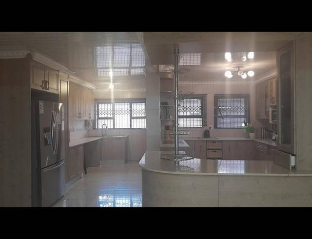 5 BEDROOM HOUSE FOR SALE IN SERALA VIEW